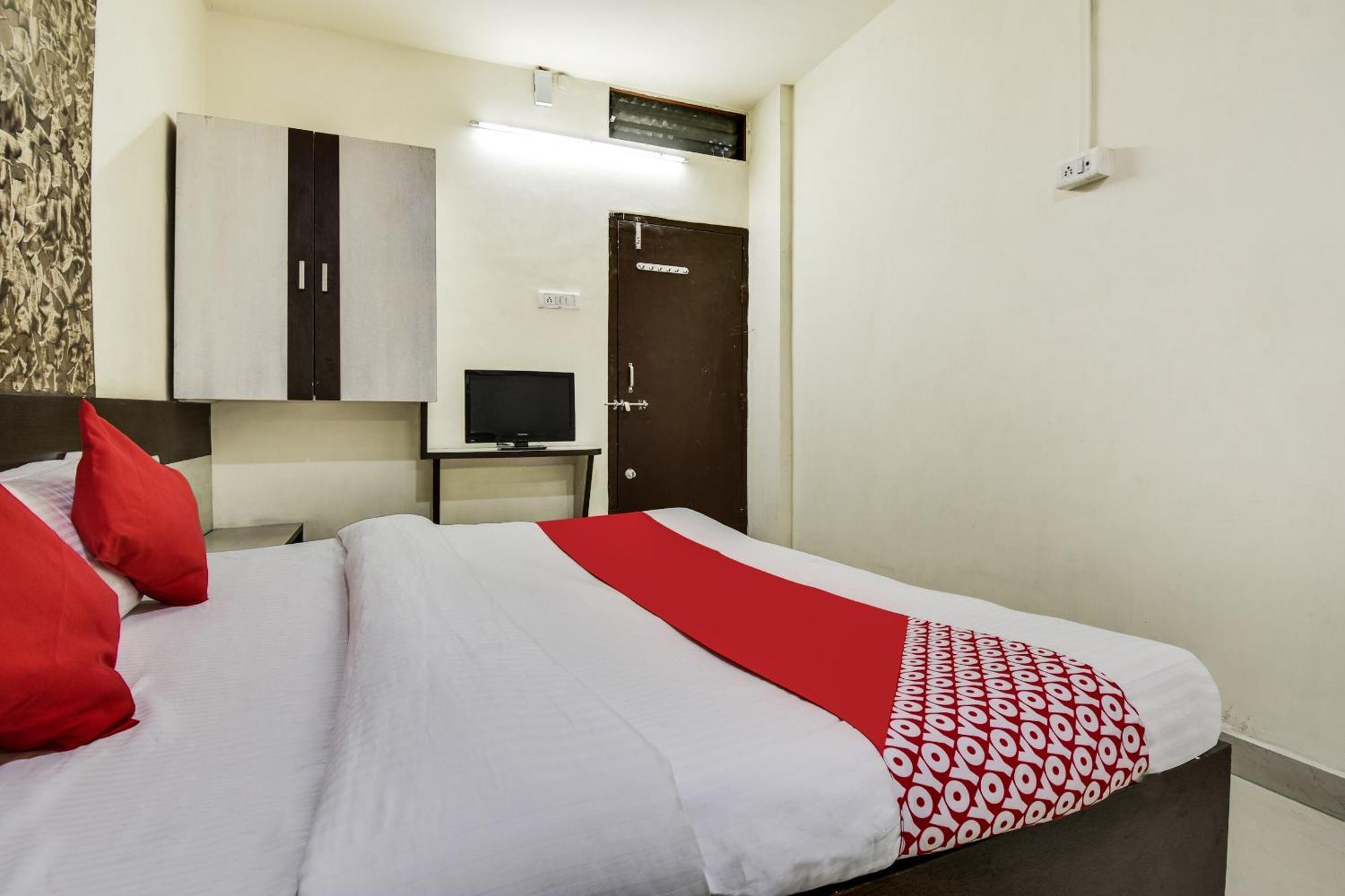 Hotel O Aryan Khāmgaon Exterior foto