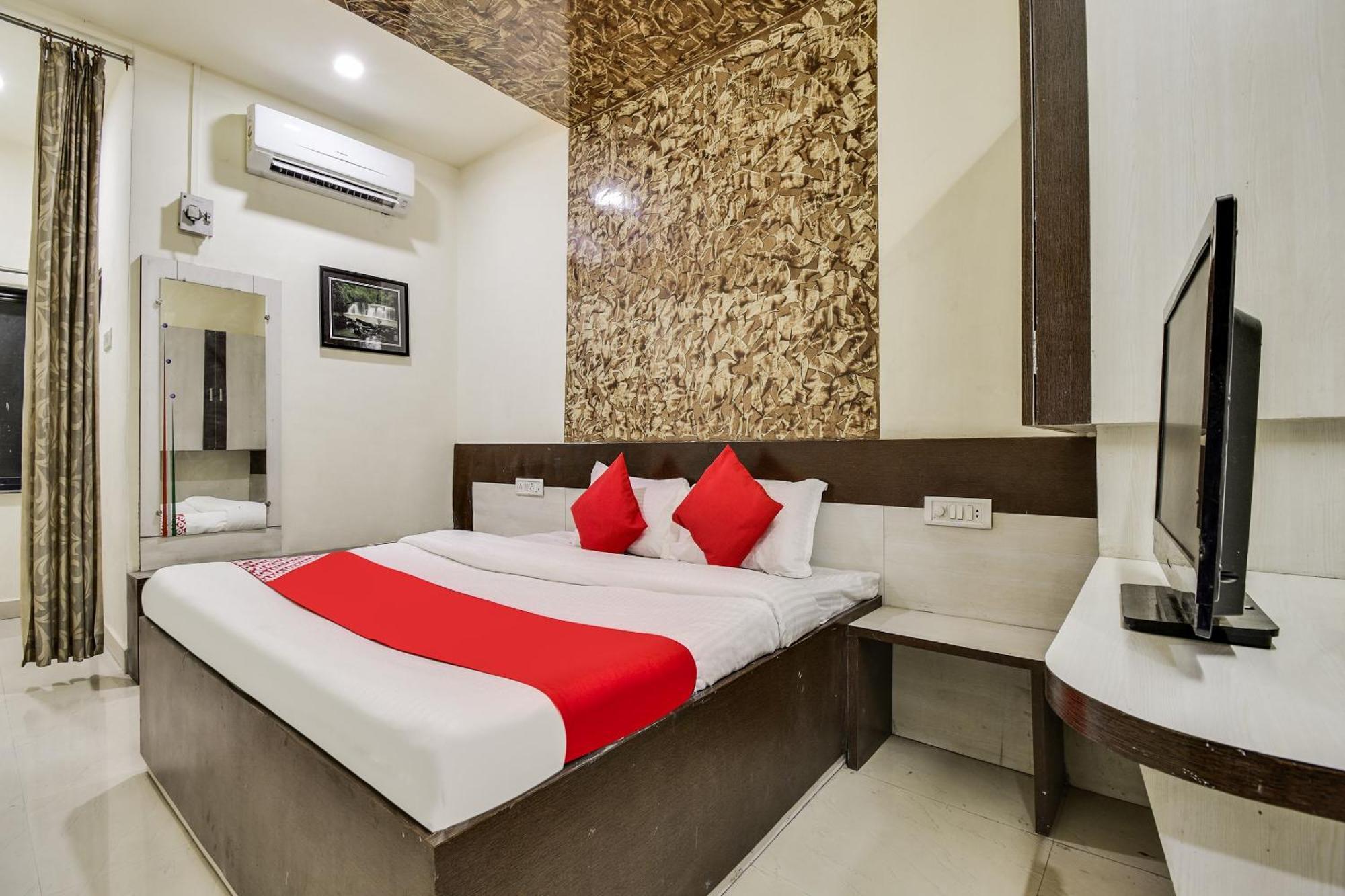 Hotel O Aryan Khāmgaon Exterior foto