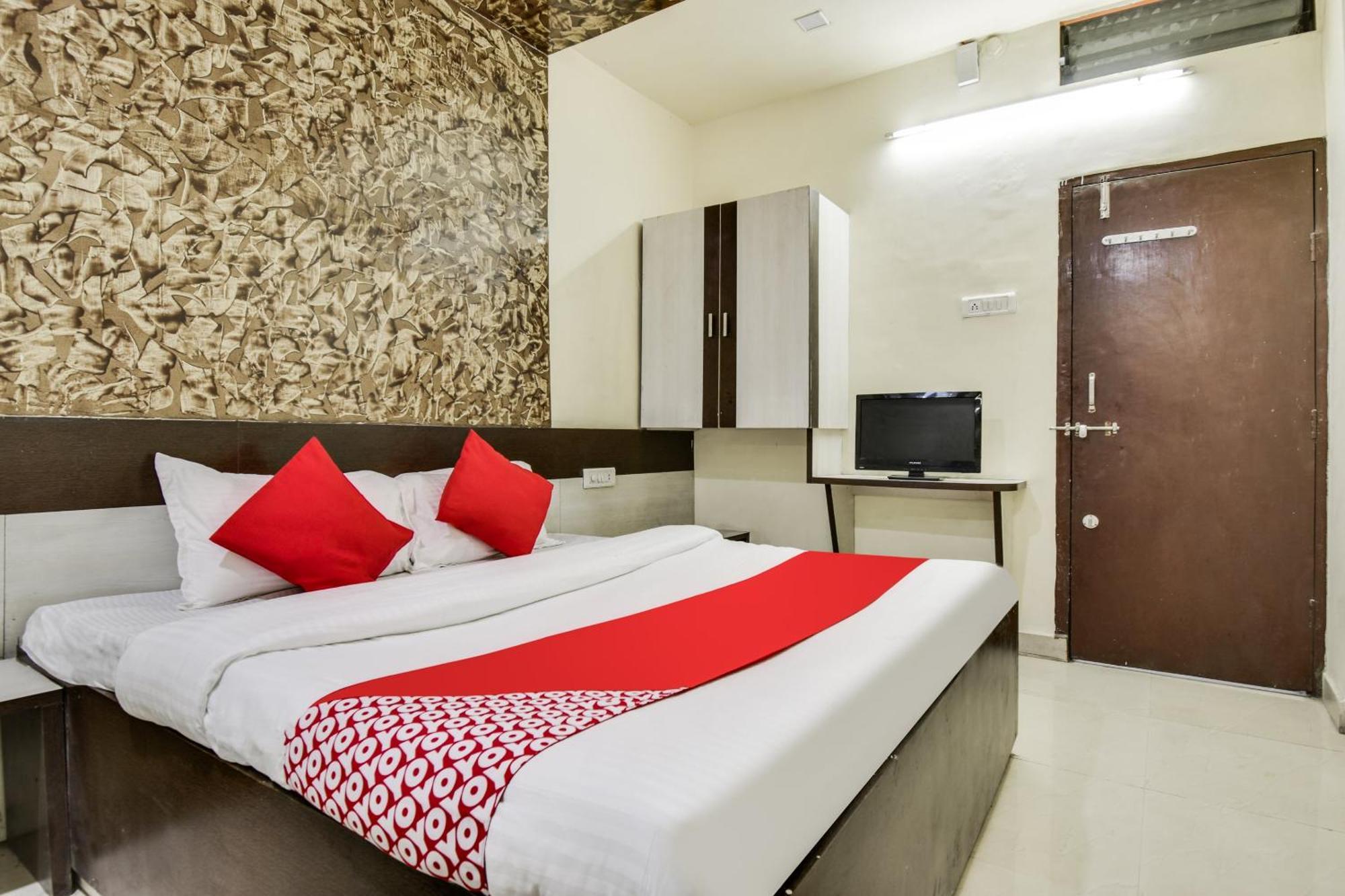 Hotel O Aryan Khāmgaon Exterior foto