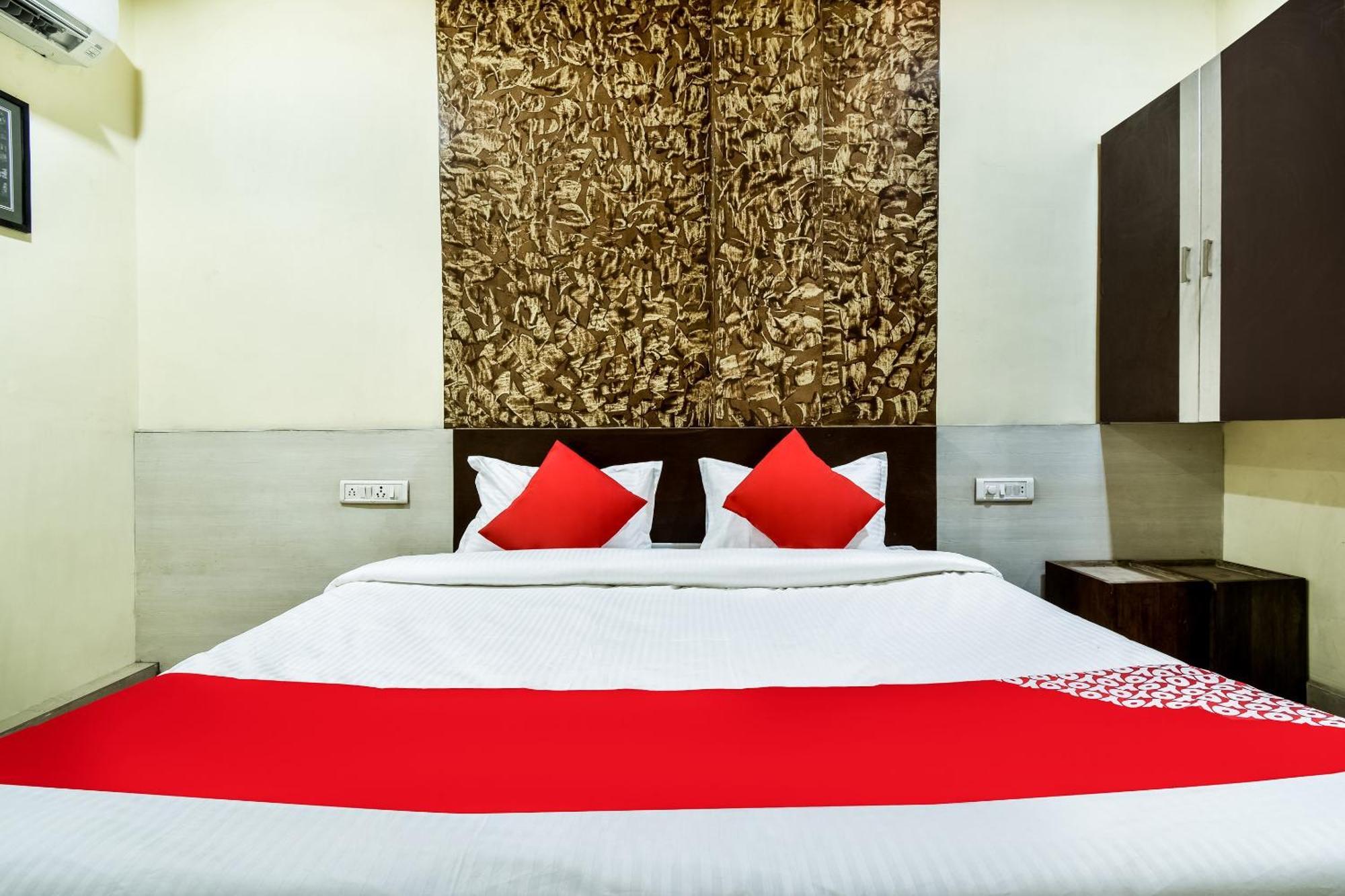 Hotel O Aryan Khāmgaon Exterior foto